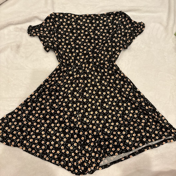 Urban Outfitters daisy flower romper - Picture 3 of 4